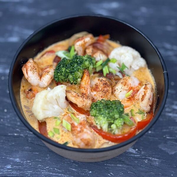 Рис с овощами и креветкой в соусе биск